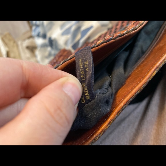 Vintage leather basket weave  crossbody bucket bag - Picture 5 of 9